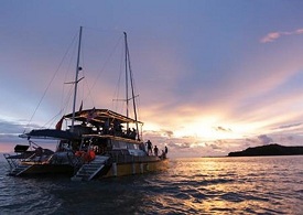 蘭卡威日間／夕陽遊艇巡航之旅＋海水沖浪SPA及無限暢飲BBQ Buffet $2070 - 愛票網