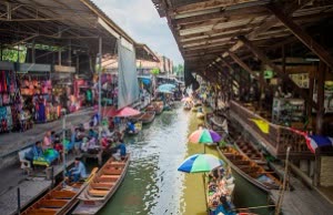 泰國鐵道市場＋水上市場＋魔樹仙境＋龍波本廟＋河濱夜市曼谷精選一日遊 $1499 - 愛票網