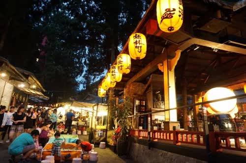 南投住宿 溪頭妖怪主題飯店 一泊一食 $3530 - 愛票網