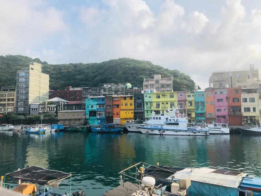 小資旅遊基隆正濱漁港＆新北象鼻岩一日遊 正濱漁港彩色屋＆忘幽谷＆十三層遺址 $1000 - 愛票網