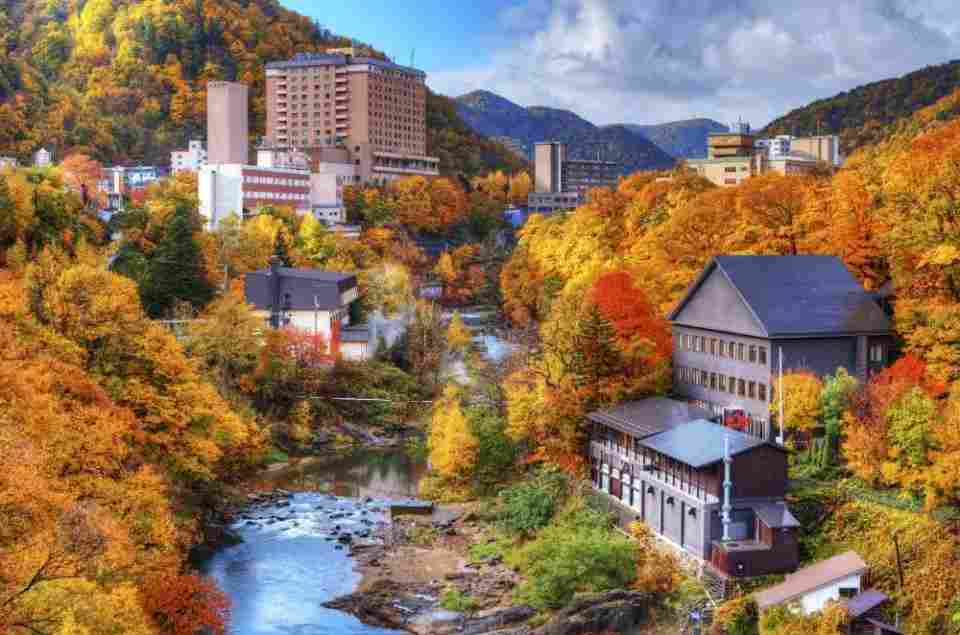 日本北海道 定山溪森之歌溫泉一日遊套票（含自助午餐＋接送巴士） $1435 - 愛票網