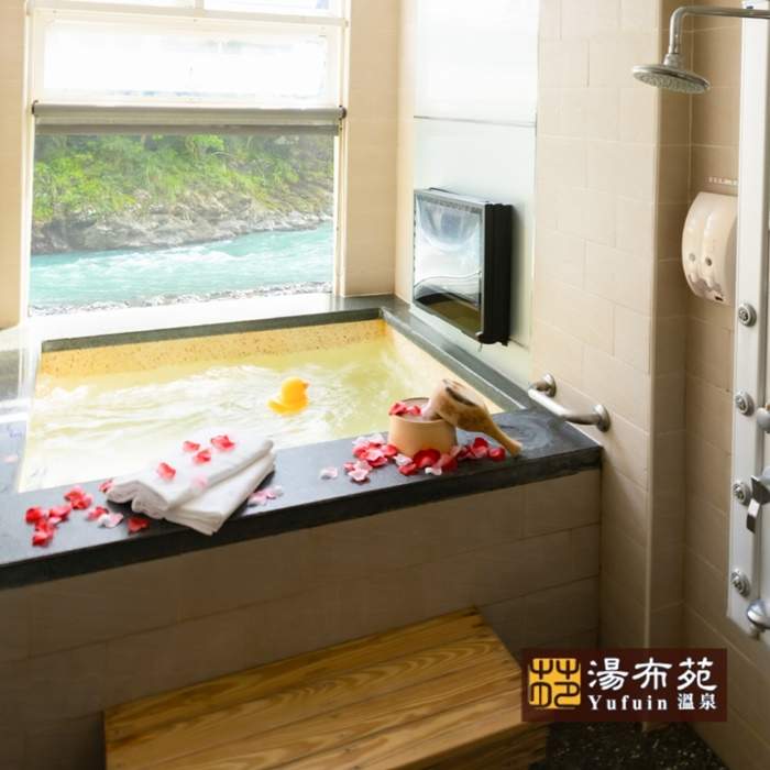 烏來湯布苑溫泉館2人溪景湯屋1小時泡湯 $499 - 愛票網