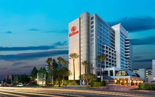 美國洛杉磯活蘭山希爾頓飯店 Hilton Woodland Hills Hotel 線上住宿訂房 $